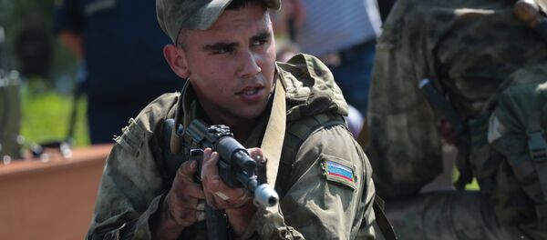 Militar russo passando o `percurso de obstáculos` no concurso de tropas de reconhecimento no âmbito dos Jogos Internacionais do Exército Militar russo passando o `percurso de obstáculos` no concurso de tropas de reconhecimento no âmbito dos Jogos Internacionais do Exército - Sputnik Brasil