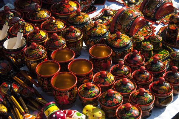Utensílios decorados ao estilo da pintura khokhloma - Sputnik Brasil