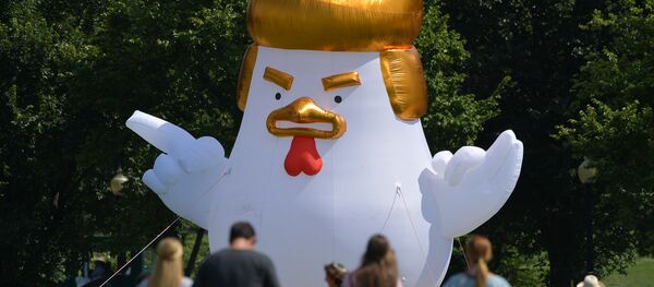 Frango inflável de Trump - Sputnik Brasil