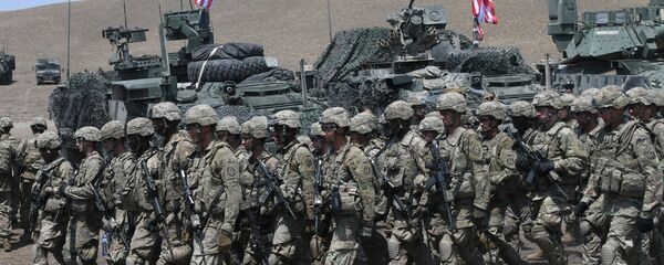 Efetivos americanos desfilam durante a cerimônia oficial de encerramento dos exercícios multinacionais da OTAN Noble Partner 2017, na Geórgia - Sputnik Brasil