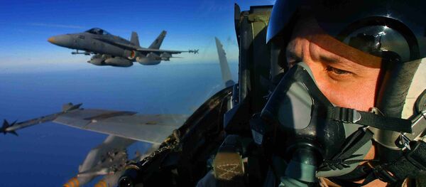 Piloto de um avião estadunidense F/A-18 Hornet - Sputnik Brasil