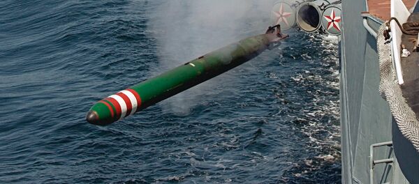 O torpedo russo Shkval é lançado durante os ensaios das Frotas do Báltico e do Norte (foto de arquivo) - Sputnik Brasil