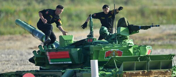 Equipe da Bielorrússia participa da final do revezamento do biatlo no âmbito dos Jogos Internacionais de Exército 2017 no polígono Alabino, região de Moscou - Sputnik Brasil