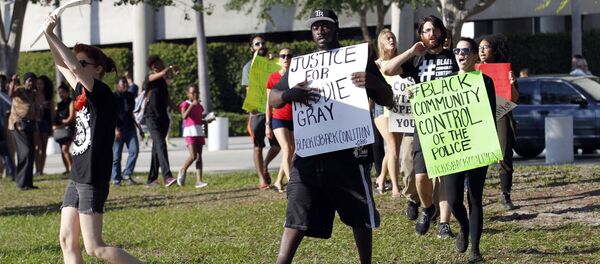 Justiça de Baltimore informou hoje que seis policiais serão acusados pela morte do jovem Freddie Gray - Sputnik Brasil