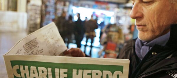 A primeira edição (depois do ataque) do semanal satírico francesa Charlie Hebdo - Sputnik Brasil