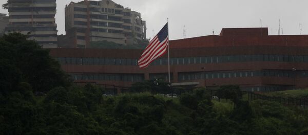 Bandeira norte-americana sobre a Embaixada dos Estados Unidos em Caracas, Venezuela - Sputnik Brasil