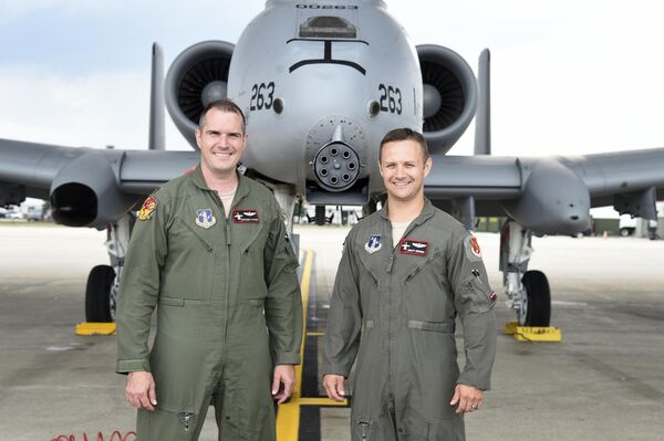 Pilotos Shannon Vickers e Brett DeVries - Sputnik Brasil