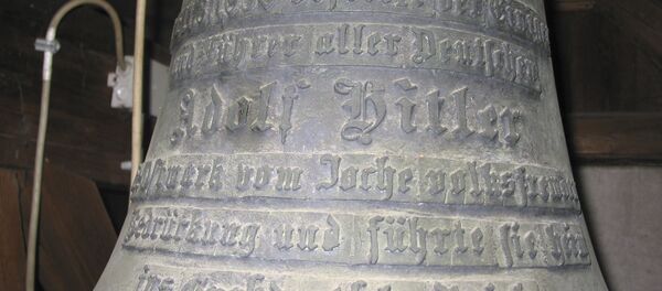 Sino com inscrição nazista Tudo pela Pátria. Adolf Hitler na igreja do povoado de Herxheim, Alemanha - Sputnik Brasil