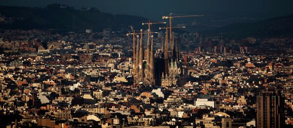 In this photo taken on Monday, Nov 1, 2010, a general view of the Sagrada Familia church is seen in Barcelona, Spain - Sputnik Brasil
