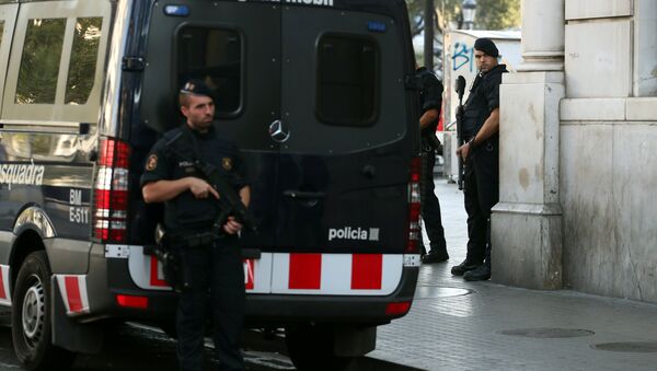 Polícia perto Las Ramblas, local turístico onde em 17 de agosto ocorreu um atentado terrorista, Barcelona, 18 de agosto de 2017 - Sputnik Brasil