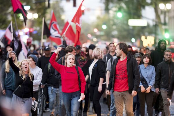 Ação antirracista em Oakland, Califórnia, EUA - Sputnik Brasil