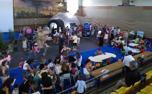 Museu da Lourinhã lança iniciativa Dinossauros Saem à Rua - Sputnik Brasil