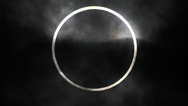 An annular solar eclipse in seen from Machida, on the outskirts of Tokyo - Sputnik Brasil
