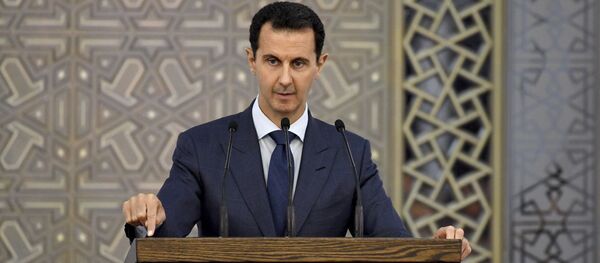 O presidente sírio Bashar Assad durante um discurso em frente dos diplomatas, em 20 de agosto de 2017 O presidente sírio Bashar Assad durante um discurso em frente dos diplomatas, em 20 de agosto de 2017 - Sputnik Brasil