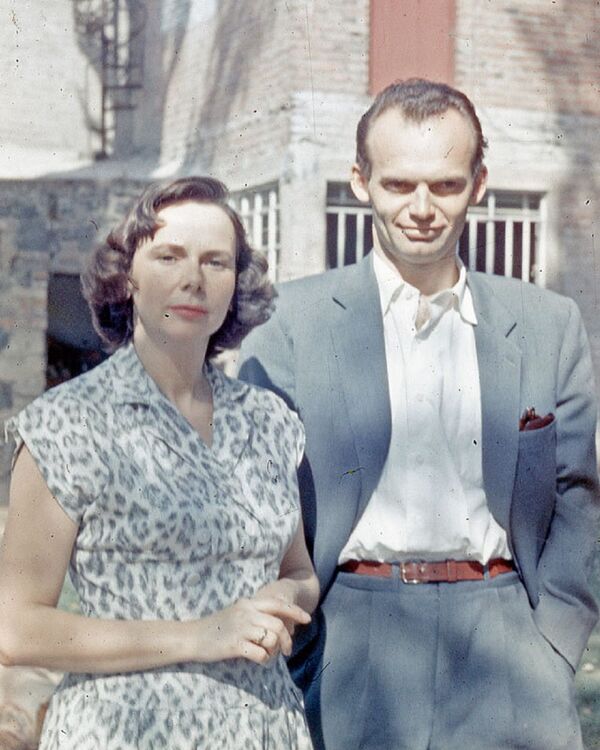 Esteban Volkov e sua esposa em 1959 Esteban Volkov e sua esposa em 1959 - Sputnik Brasil