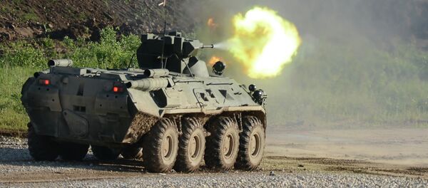 O veículo blindado BTR-82A no Fórum Internacional EXÉRCITO 2015, no parque de Patriot - Sputnik Brasil