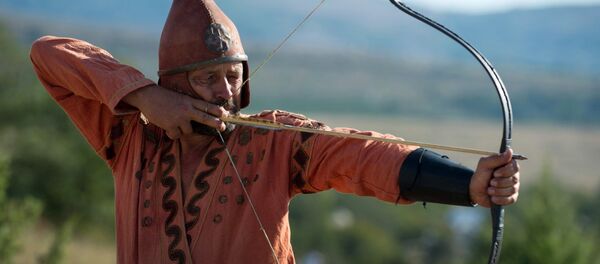 Reconstrução de um guerreiro num festival histórico na Crimeia - Sputnik Brasil
