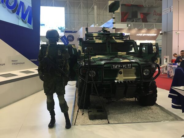 Veículo de comunicação russo Tigr-US da empresa Voentelekom na exposição EXÉRCITO 2017 - Sputnik Brasil