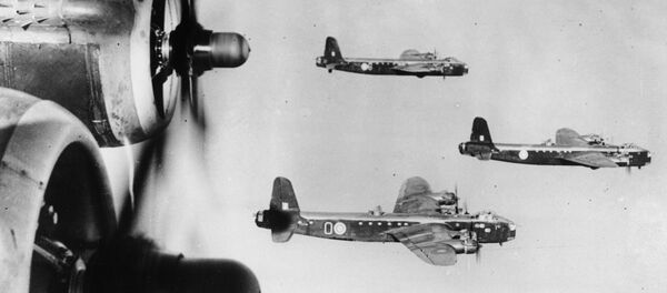 Bombardeiros Short Stirling da Força Aérea britânica em 12 de março de 1942 - Sputnik Brasil