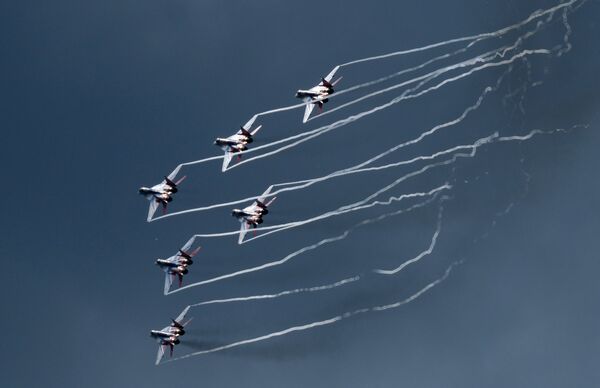 Os caças russos MiG-29 durante o voo de demonstração no EXÉRCITO 2017 - Sputnik Brasil