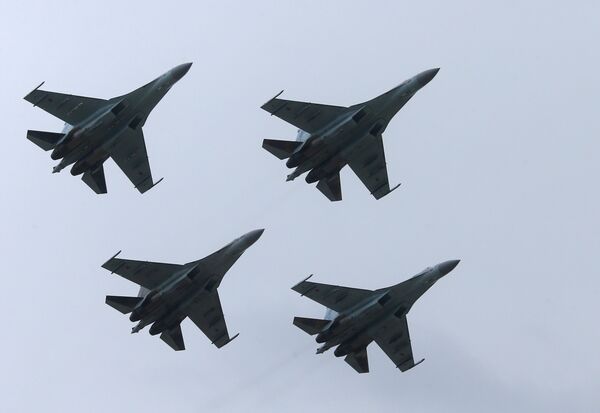 Caças russos Su-35S no EXÉRCITO 2017 - Sputnik Brasil