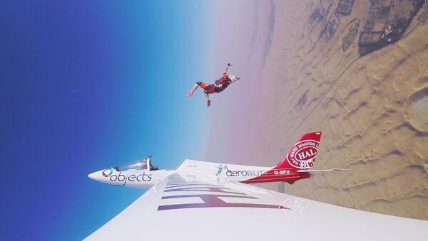 Paraquedista Nicole Smith realizou salto mais incredível de sua vida - Sputnik Brasil