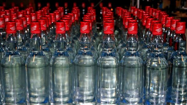 Counterfeit vodka  - Sputnik Brasil