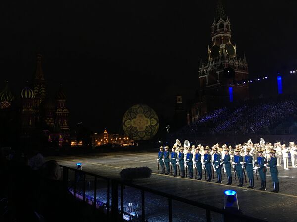 Companhia da Guarda Especial do Regimento Presidencial e a Orquestra Presidencial russas na Praça Vermelha, no âmbito do festival Spasskaya Bashnya, em 29 de agosto de 2017 - Sputnik Brasil