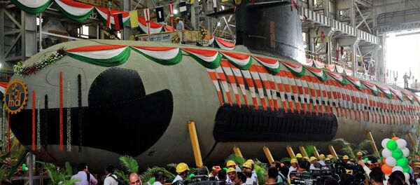 Submarino indio tipo Scorpene es botado en los diques de Bombai, la India, 9 de abril de 2015 - Sputnik Brasil