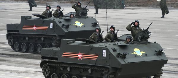 Ensayo de los equipos militares rusos para el Día de la Victoria - Sputnik Brasil