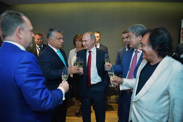 Presidente russo, Vladimir Putin, com o premiê húngaro Viktor Orban durante inauguração da arena esportiva em Budapeste - Sputnik Brasil