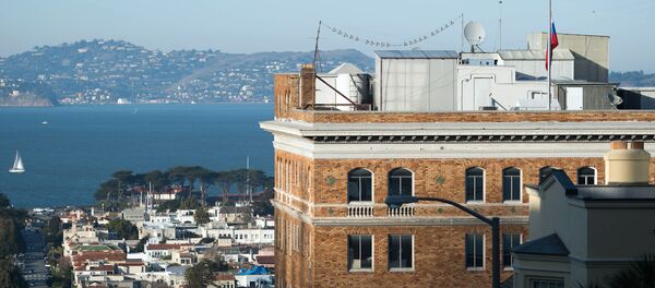 The Russian flag flies at half mast at the Consulate-General of Russia in San Francisco, California (File) - Sputnik Brasil