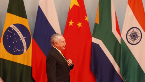 Presidente a caminho da tradicional foto dos chefes de Estado do Brics. - Sputnik Brasil