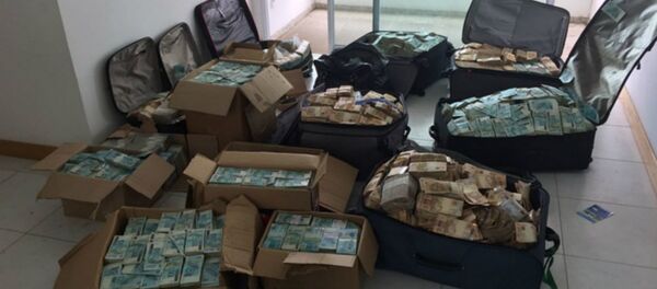 Caixas e malas com dinheiro foram encontradas pela Polícia Federal (PF) em um imóvel que seria, supostamente, utilizado por Geddel Vieira Lima - Sputnik Brasil