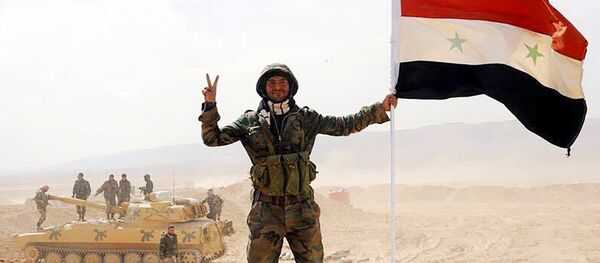 The Syrian army servicemen, broke the three-year siege of Deir ez-Zor, in the area of the 137th mechanized brigade in Syria - Sputnik Brasil