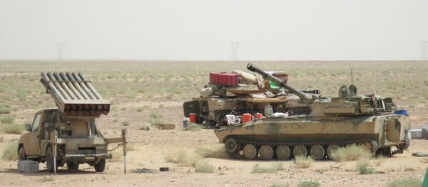 Material bélico do Exército Árabe Sírio é visto perto de Deir ez-Zor, no início de setembro de 2017 - Sputnik Brasil