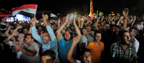 Torcedores sírios comemoraram muito o empate com o Irã, resultado que mantém a seleção síria viva na busca por uma vaga na Copa do Mundo de 2018, na Rússia - Sputnik Brasil