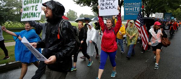 Manifestantes de Charlottesville, Virgínia, marcham até Washington para protestar contra racismo - Sputnik Brasil