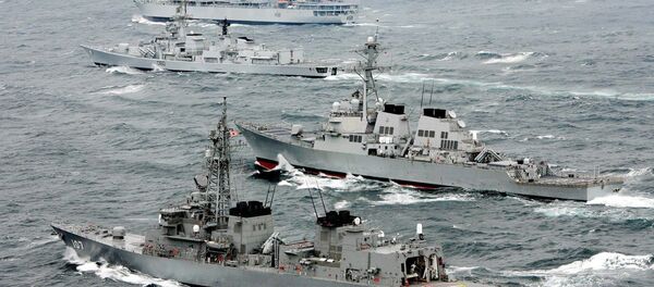 Navios de guerra do Japão, EUA e Índia durante os primeiros exercícios navais conjuntos no oceano Pacífico (foto de arquivo) - Sputnik Brasil