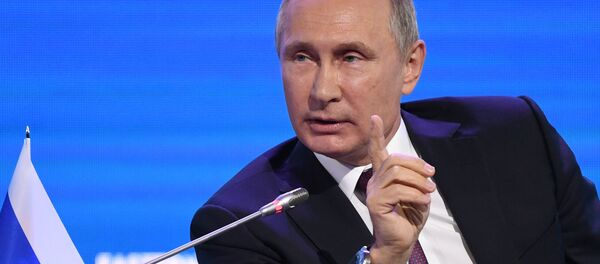 Presidente russo Vladimir Putin durante sessão plenária do Fórum Econômico Oriental, 7 de setembro - Sputnik Brasil