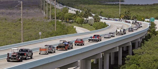 Pessoas sendo evacuadas às pressas para sobreviver ao furacão Irma - Sputnik Brasil