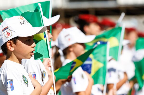 Crianças participando do desfile cívico-militar do Dia da Independência em Brasília - Sputnik Brasil