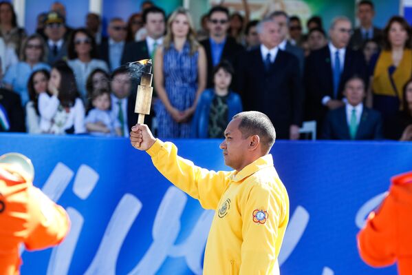 Vicente Lenílson, medalhista nas Olimpíadas de Sidney e Pequim, no revezamento 4 x 100 m - Sputnik Brasil