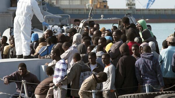 Sobreviventes de um naufrágio no Mediterrâneo. - Sputnik Brasil