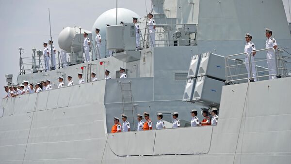 Marinheiros chineses a bordo de uma embarcação do país. - Sputnik Brasil
