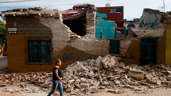 Casa destruída pelo terremoto em Juchitan, México. - Sputnik Brasil