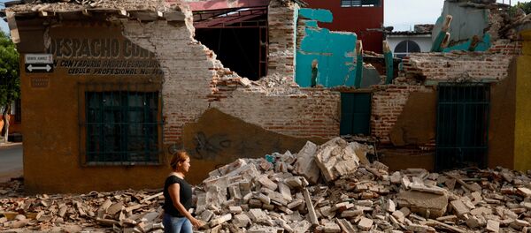 Casa destruída pelo terremoto em Juchitan, México. - Sputnik Brasil
