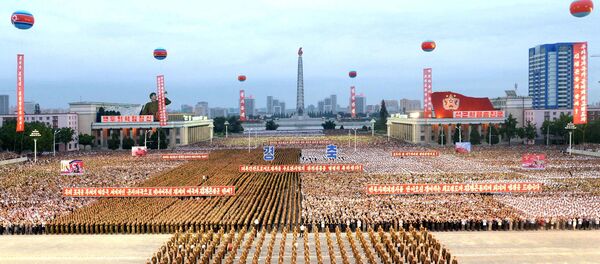 A parte principal da festa foi a parada militar na praça central de Pyongyang - Sputnik Brasil