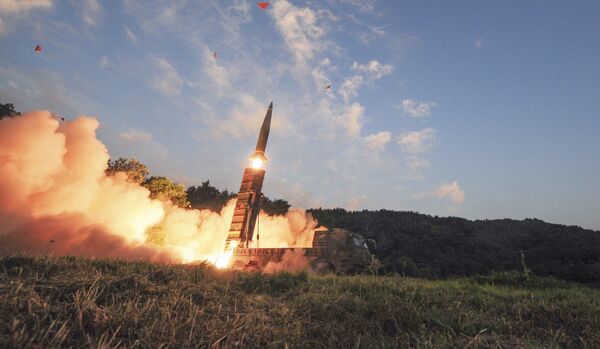 Lançamento do míssil balístico de curto alcance sul-coreano Hyunmoo II durante as manobras conjuntas dos EUA e Coreia do Sul - Sputnik Brasil