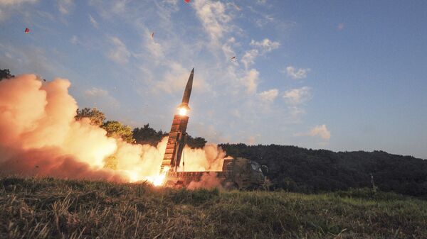 Lançamento do míssil balístico de curto alcance sul-coreano Hyunmoo II durante as manobras conjuntas dos EUA e Coreia do Sul - Sputnik Brasil